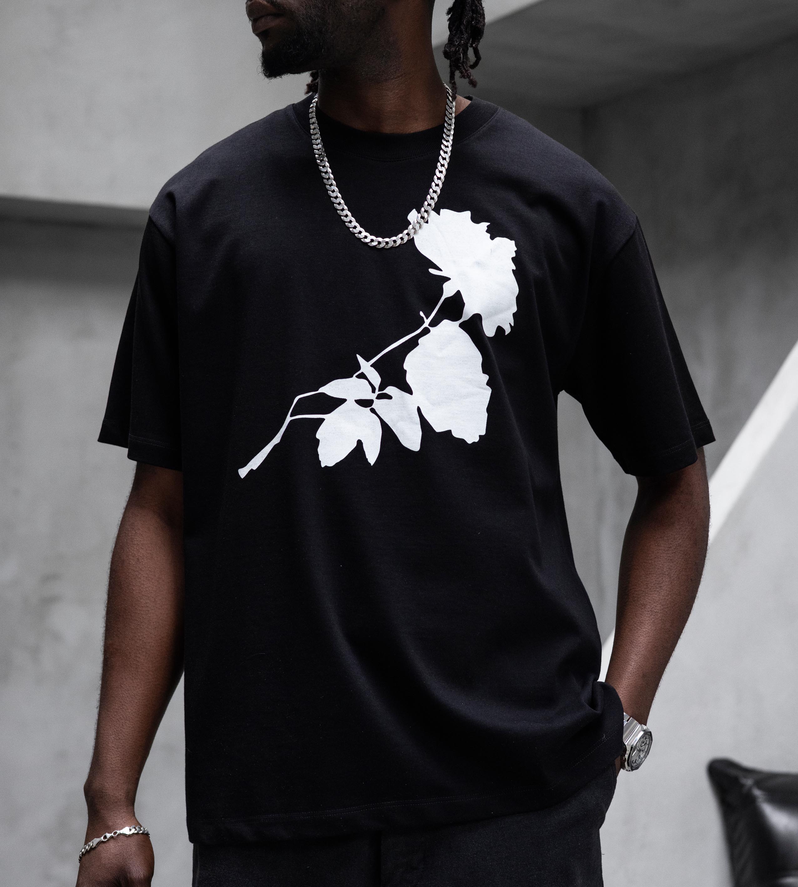 Oversized t-shirt -ROSE- TR1768BL BLACK ISLAND