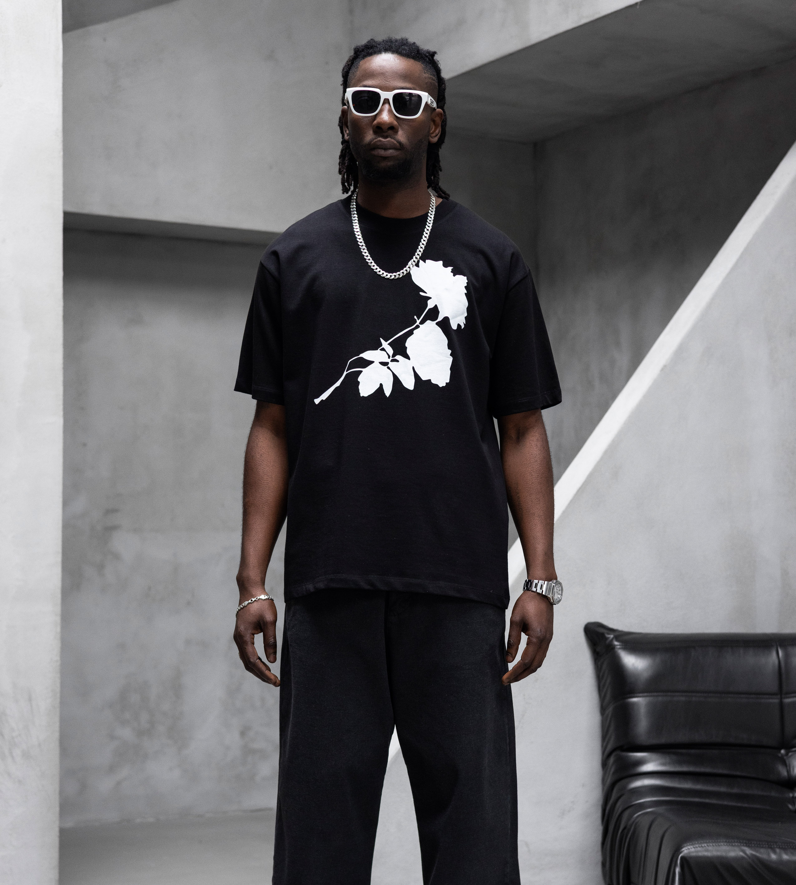 Oversized t-shirt -ROSE- TR1768BL BLACK ISLAND