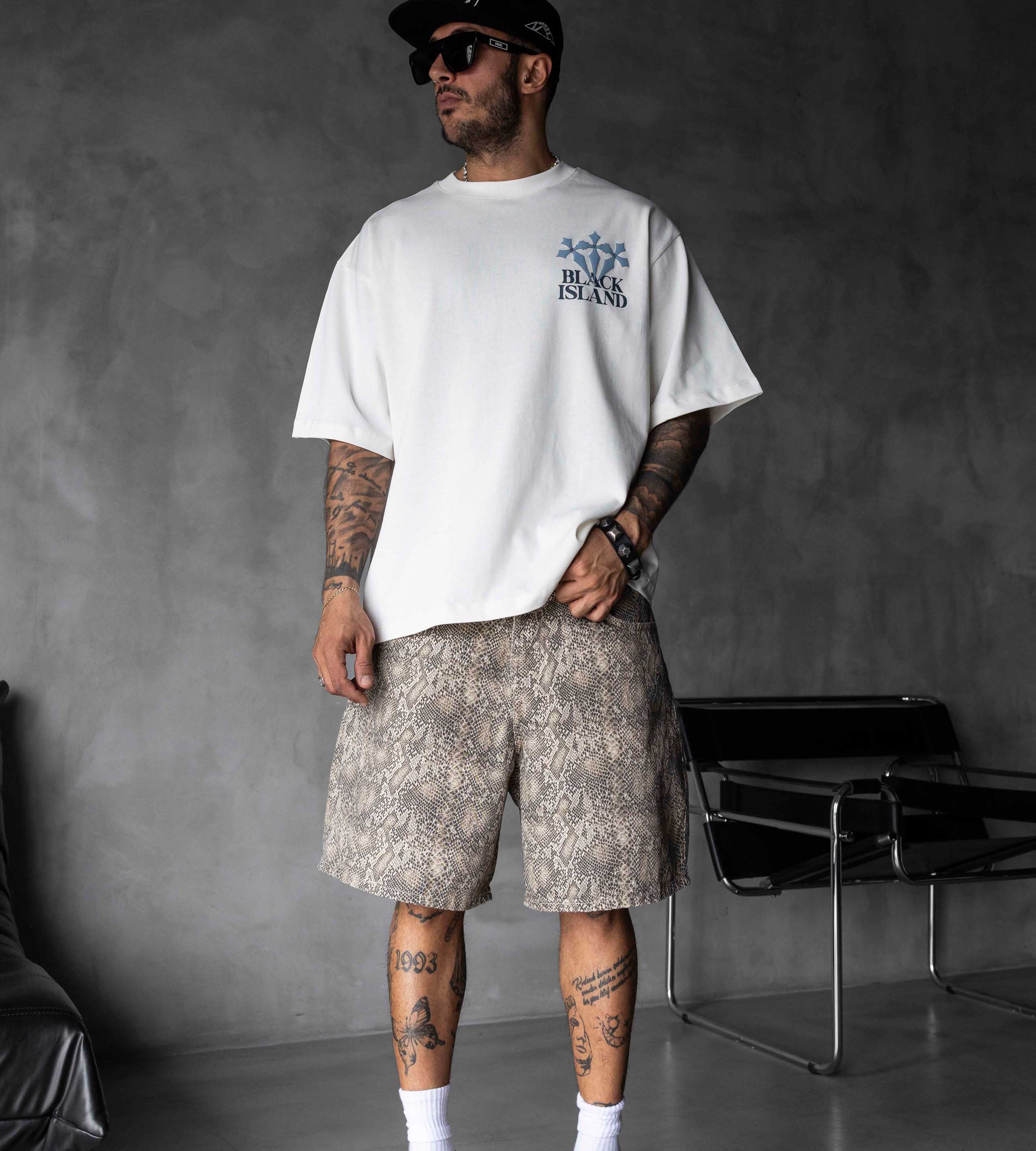 Oversized t-shirt -CROSS- TR1868BL BLACK ISLAND